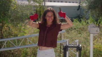 oti_axizei_Ina_Tarantou_Skiathos