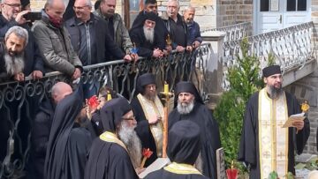 mnimosyno_gerontas_efraim_dikaios